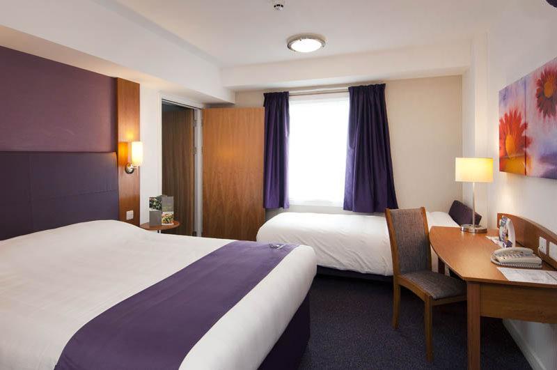 Premier Inn London Enfield Exteriér fotografie